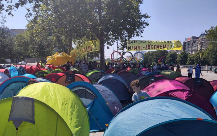 Manifestation place de la bastille - Utopia 56 et droit au logement